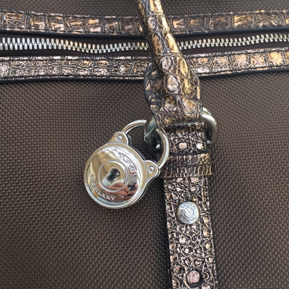 Tumi Townhouse Carry-More Duffel Bag $260 - Picture 5 of 8